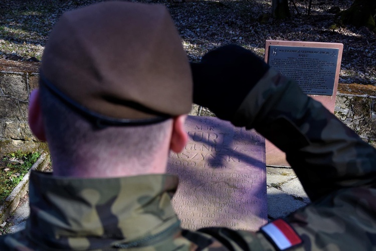 Terytorialsi na grobach bohaterów 