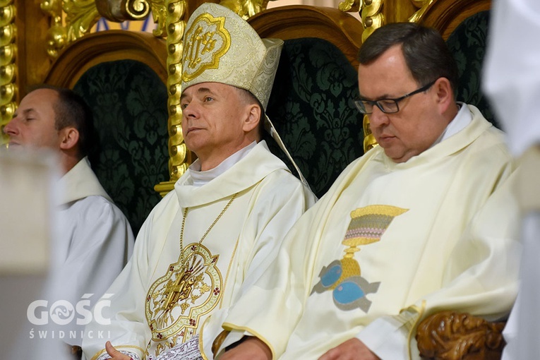 Strzegom. Msza św. za ojczyznę i chorego proboszcza