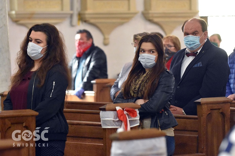 Strzegom. Msza św. za ojczyznę i chorego proboszcza