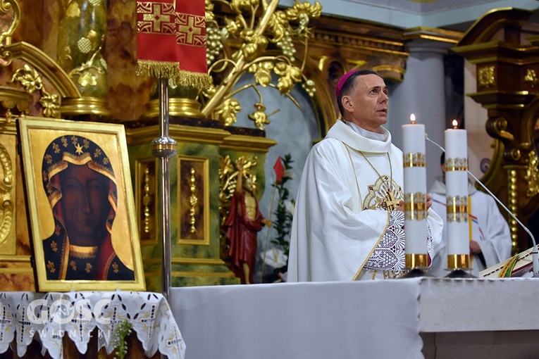 Strzegom. Msza św. za ojczyznę i chorego proboszcza