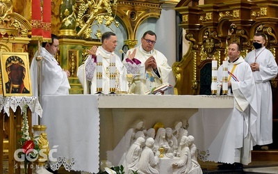 Strzegom. Msza św. za ojczyznę i chorego proboszcza