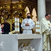 Początek liturgii w strzegomskim kościele.