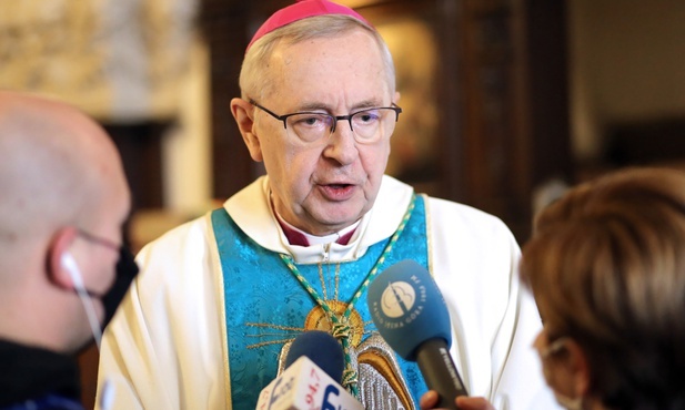 Abp Gądecki: Kościół wirtualny nie jest prawdziwym Kościołem