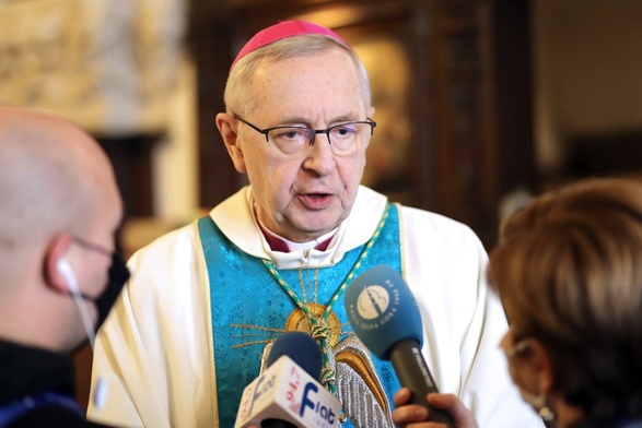 Abp Gądecki: Kościół wirtualny nie jest prawdziwym Kościołem