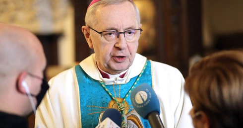 Abp Gądecki: Kościół wirtualny nie jest prawdziwym Kościołem