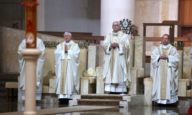 Abp Skworc: Miejscem testowania naszego patriotyzmu jest dziś szpital