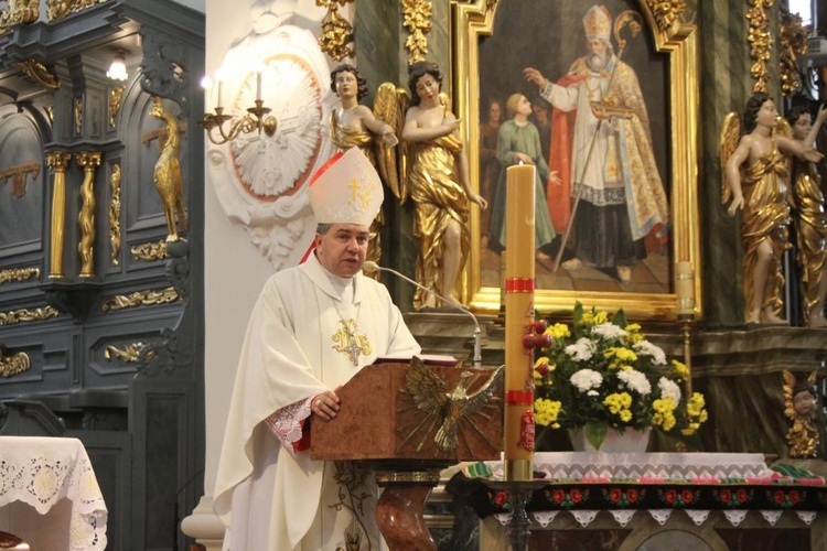W Łowiczu Mszy św. koncelebrowanej przewodniczył bp Wojciech Osial.