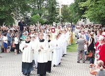 ▲	Takie uroczystości jak ta w Rokitnie pewnie jeszcze długo nie będą możliwe. Być może pod wpływem pandemii wiele  się zmieni w Kościele, ale on sam żyć nie przestanie.