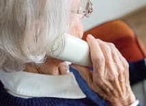 Na numer: (12) 333 70 88  można dzwonić codziennie  w godz. 10–12 oraz 17–19.