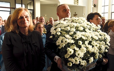 Przedstawiciele margaretek w parafii Miłosierdzia Bożego w Starym Sączu. Świeccy modlą się za kapłanów i o nowe powołania kapłańskie.