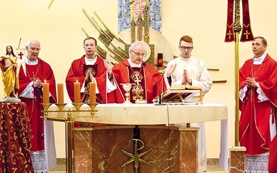 ▲	Nowy pasterz w czasie Mszy św. w świdnickim seminarium.