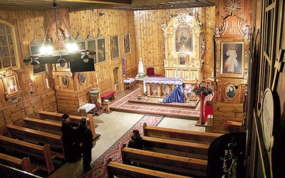 ▲	Kościół św. Katarzyny w Rybniku-Wielopolu. W Eucharystii może uczestniczyć 15 parafian.