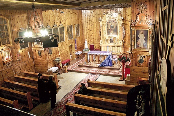 ▲	Kościół św. Katarzyny w Rybniku-Wielopolu. W Eucharystii może uczestniczyć 15 parafian.