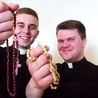 ▲	Dk. Mateusz i dk. Emilian proszą o modlitwę – na pewno się przyda!