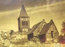▼	Kościół św. Bartłomieja w Pasłęku w 1945 roku.