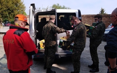 Caritas dostarcza posiłki dla samotnych seniorów także w Głogowie