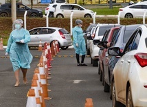 NFZ: Ponad 160 świadczeniodawców zainteresowanych testami "drive-thru" na koronawirusa