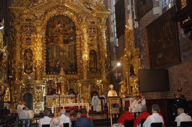 Msza św. z nadzwyczajnymi szafarzami archidiecezji krakowskiej