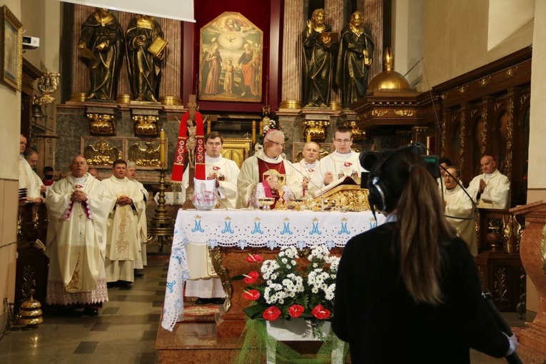 Msza św. w Sanktuarium św. Józefa w Kaliszu pod przewodnictwem bp. Marka Mendyka