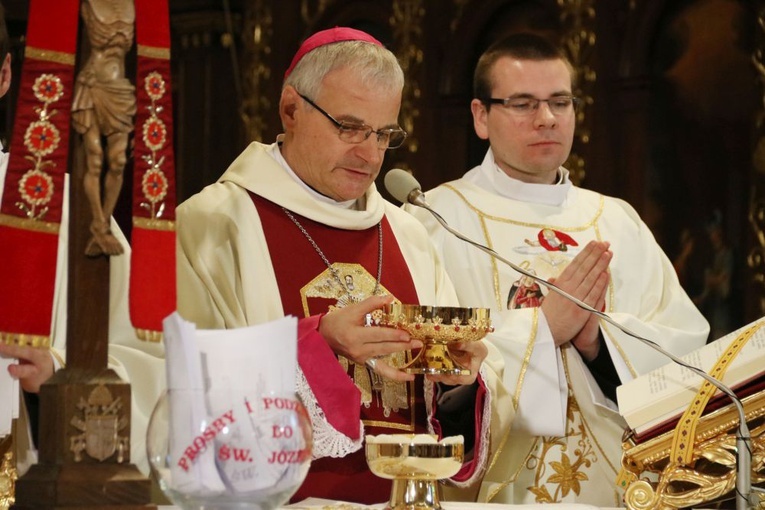 Msza św. w Sanktuarium św. Józefa w Kaliszu pod przewodnictwem bp. Marka Mendyka