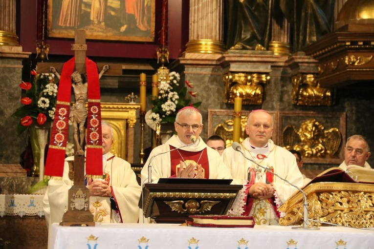 Msza św. w Sanktuarium św. Józefa w Kaliszu pod przewodnictwem bp. Marka Mendyka
