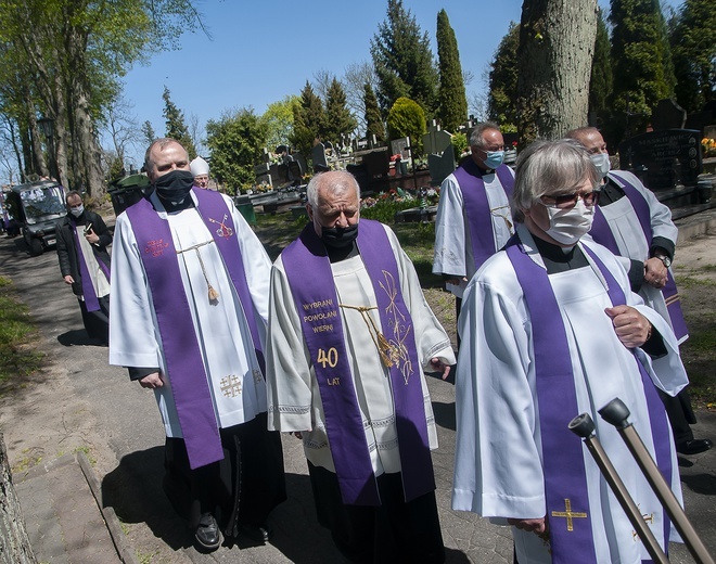 Pogrzeb ks. Ireneusza Żejmy