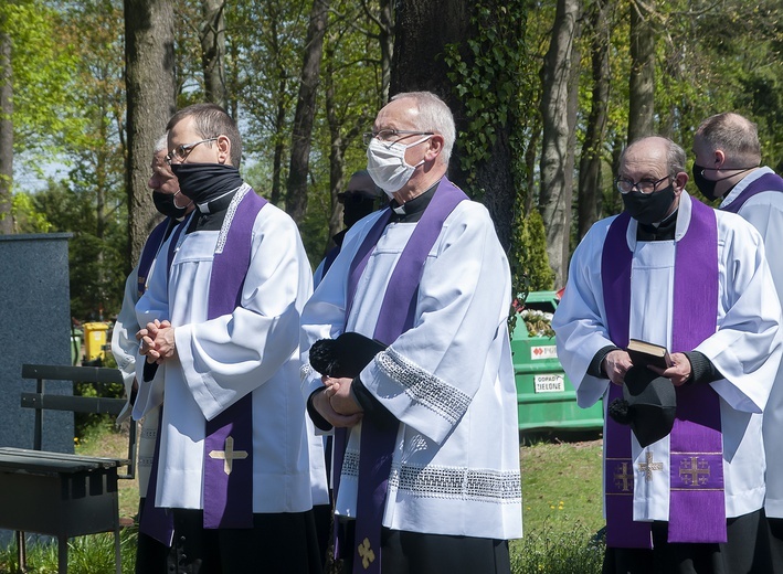 Pogrzeb ks. Ireneusza Żejmy