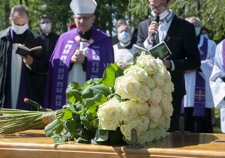 Pogrzeb ks. Ireneusza Żejmy