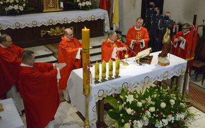 Z okazji 8 maja nie odbyły się doroczne uroczystości. Mszy św. w kościele garnizonowym w Radomiu przewodniczył bp Henryk Tomasik.
