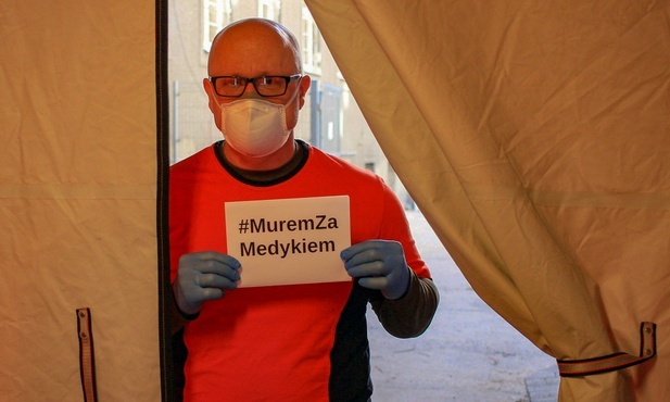 #MuremZaMedykiem. Akcja przeciwko hejtowi na środowisko medyczne