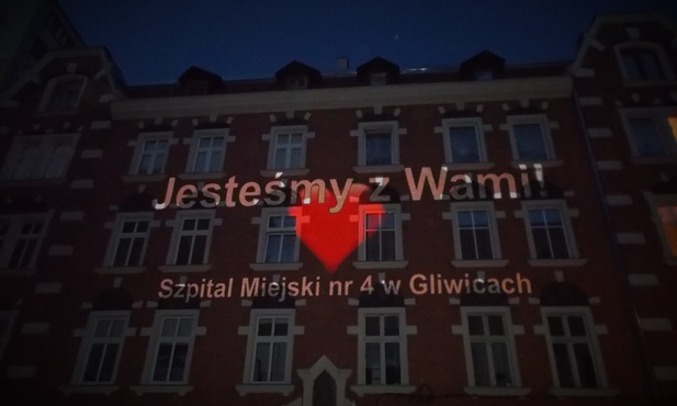 Gliwice. „Jesteśmy z Wami!" -  mapping dla personelu medycznego Szpitala Miejskiego nr 4