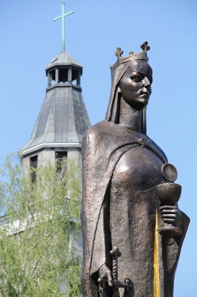 Knurów. Św. Barbara trafiła na pomnik