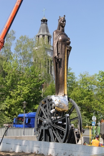 Knurów. Św. Barbara trafiła na pomnik