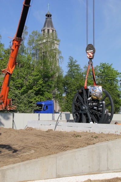 Knurów. Św. Barbara trafiła na pomnik