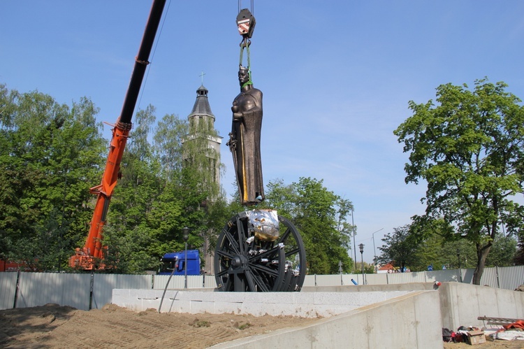 Knurów. Św. Barbara trafiła na pomnik