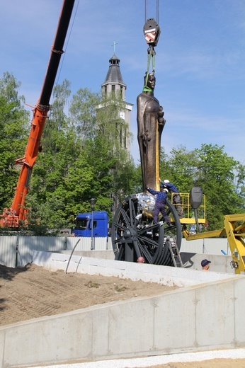 Knurów. Św. Barbara trafiła na pomnik