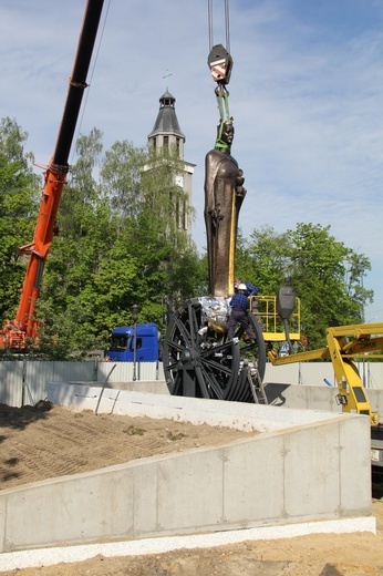 Knurów. Św. Barbara trafiła na pomnik