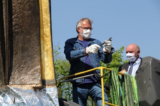 Knurów. Św. Barbara trafiła na pomnik