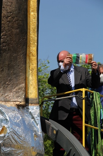 Knurów. Św. Barbara trafiła na pomnik