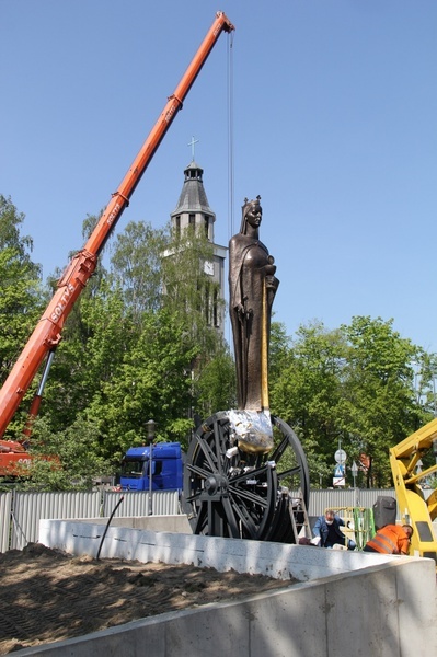 Knurów. Św. Barbara trafiła na pomnik