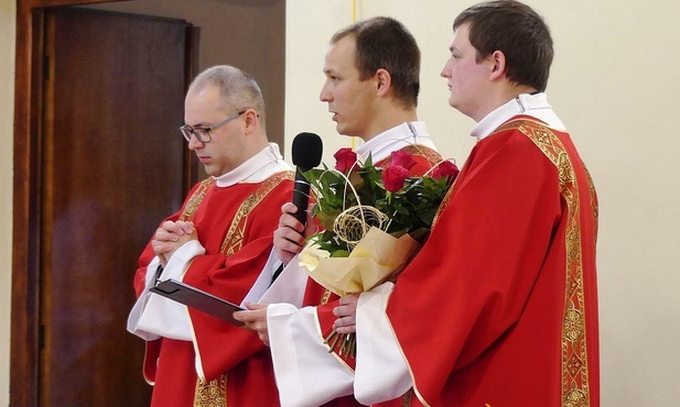 Nowi diakoni bielsko-żywieccy (od lewej): Paweł Stawarczyk, Wojciech Kamiński i Maciej Pawlik.