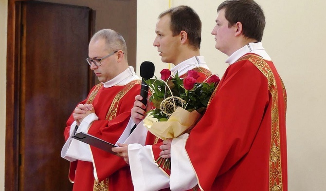 Nowi diakoni bielsko-żywieccy (od lewej): Paweł Stawarczyk, Wojciech Kamiński i Maciej Pawlik.