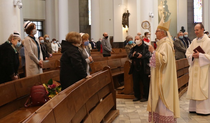 Abp Skworc do pielęgniarek: Służcie każdemu choremu jak Panu