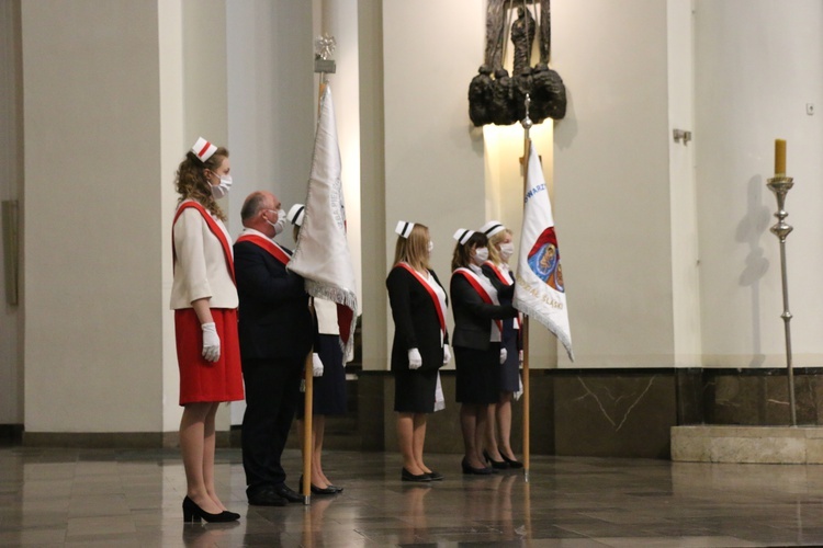 Katowice. Międzynarodowy Dzień Pielęgniarki i Położnej w katedrze