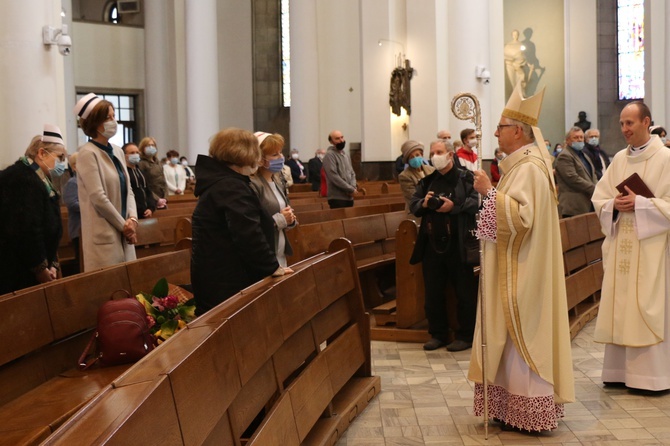 Katowice. Międzynarodowy Dzień Pielęgniarki i Położnej w katedrze