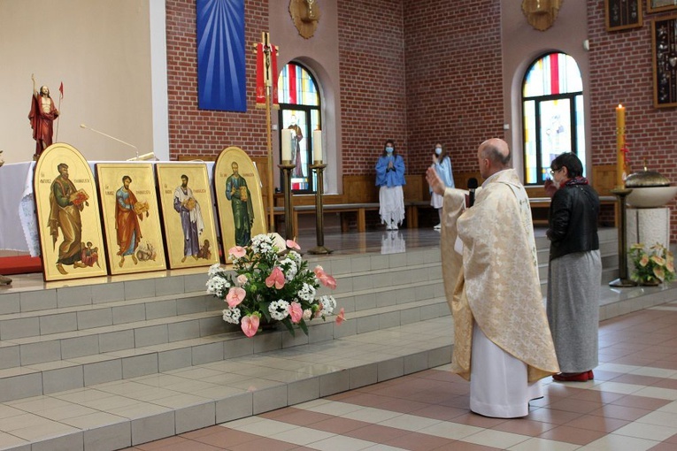 Poświęcenie ikon do ołtarza