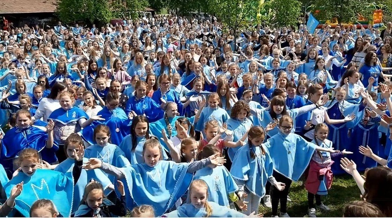 Planowana pielgrzymka Dziewczęcej Służby Maryjnej przeniesiona do...