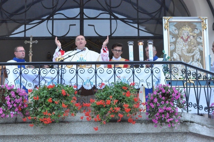 Bp Andrzej Jeż przewodniczył Mszy św. z okazji 80-lecia parafii w Odporyszowie i 100. rocznicy odzyskania niepodległości.