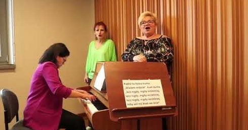 Zaproszenie do konkursu na nową zwrotkę pieśni Stanisława Moniuszki.