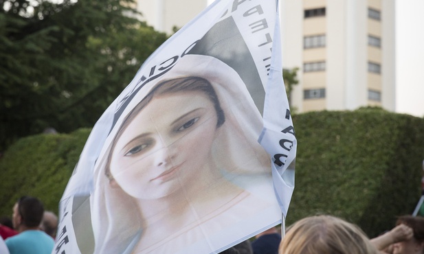 Maryja w Medjugorie wciąż wzywa do modlitwy i do nawrócenia. 